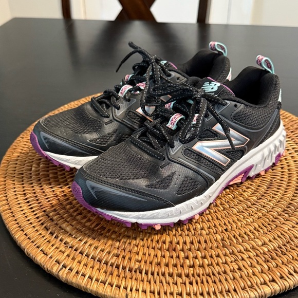 New Balance Black and Lavender Athletic Shoes 412 V3 - Picture 1 of 8